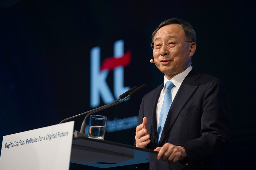 Dr. Chang-Gyu Hwang, CEO von  KT Korea Telecom hob bei seiner Keynote die Chancen der Digitalisierung hervor.