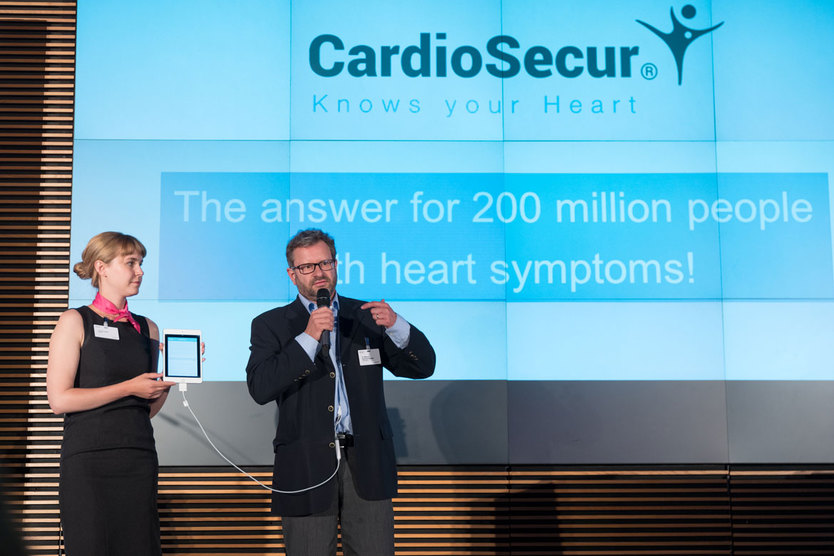 Hinter dem Namen "CardioSecur" verbirgt sich eine App, die durch wenige selbst angebrachte Elektroden ein EKG erstellt und im Notfall Warnung geben kann.