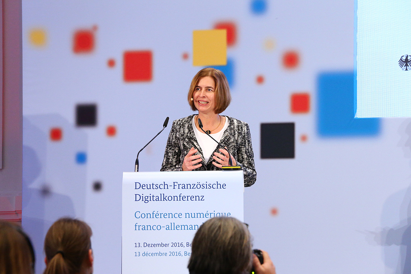 Dr. Tanja Rückert, Vice President, SAP SE eröffnet die Paneldiskussion "Zukunft der europäischen Industrie im Zeitalter der digitalen Transformation".; Quelle: BMWi/Michael Reitz
