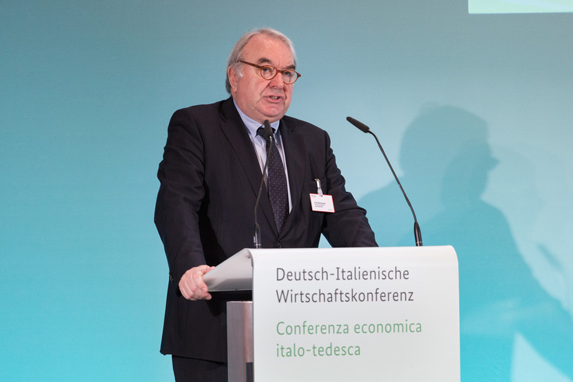 Der Parlamentarische Staatssekretär Uwe Beckmeyer eröffnete die Konferenz am 18. Januar 2017 im BMWi; Quelle: BMWi/Espen Eichhöfer