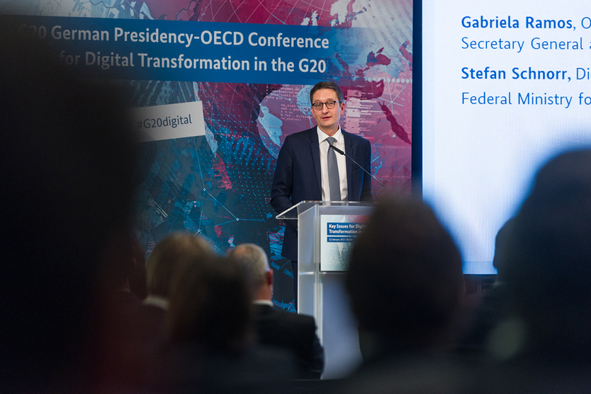 Zum Abschluss der G20-OECD-Konferenz trafen sich die Teilnehmerinnen und Teilnehmer zu einer gemeinsamen Abschlussdiskussion.; Quelle: BMWi/Maurice Weiss