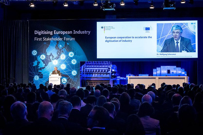Dr. Wolfgang Scheremet hält einen Vortrag auf dem Forum  "Digitising European Industry"; Quelle: Reitz/BMWi