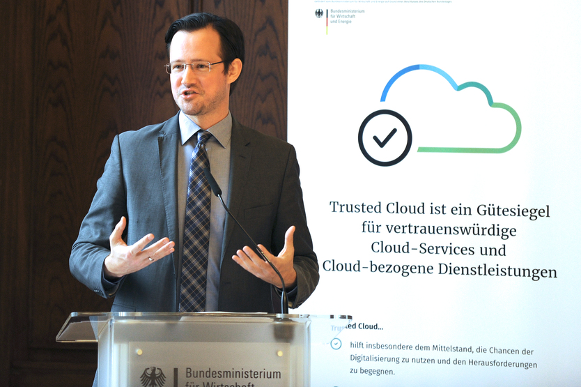 Paralmentarischer Staatssekretär im Bundesministerium für Wirtschaft und Energie Dirk Wiese beim Empfang zum Thema Cloud-Initiativen