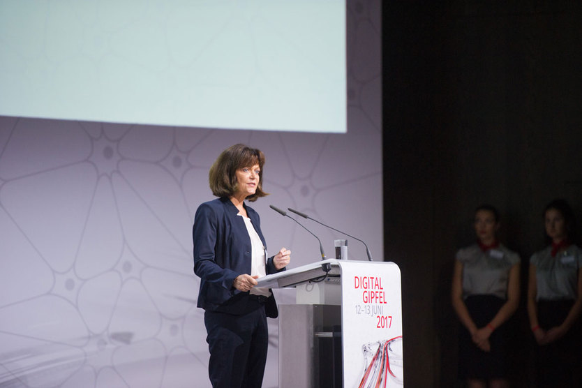 Die Auftaktveranstaltung des Digital-Gipfels 2017 fand im rheinland-pfälzischen Ludwigshafen statt. Dr. Eva Lohse, Oberbürgermeisterin der Gastgeberstadt, eröffnete den Gipfel.