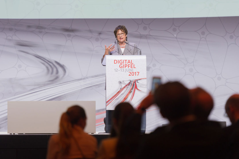 Bundeswirtschaftministerin Brigitte Zypries appellierte im Rahmen des Forum "Wirtschaft Digital 2017" an den Mittelstand: "Wagt euch an die Digitalisierung heran!"