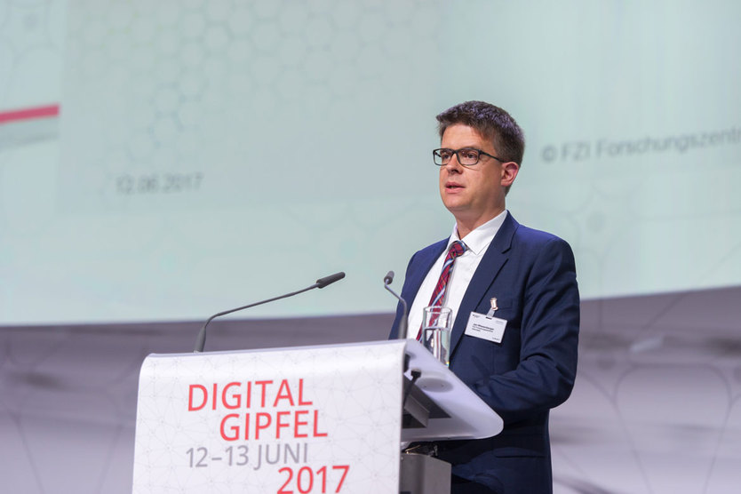 Verfügen wir über die entscheidenden Kompetenzen für Wachstum und Beschäftigung im digitalen Zeitalter? Dazu referierte Jan Wiesenberger, Vorstand des FZI Forschungszentrums Informatik im Rahmen des Forums "Wirtschaft Digital 2017".