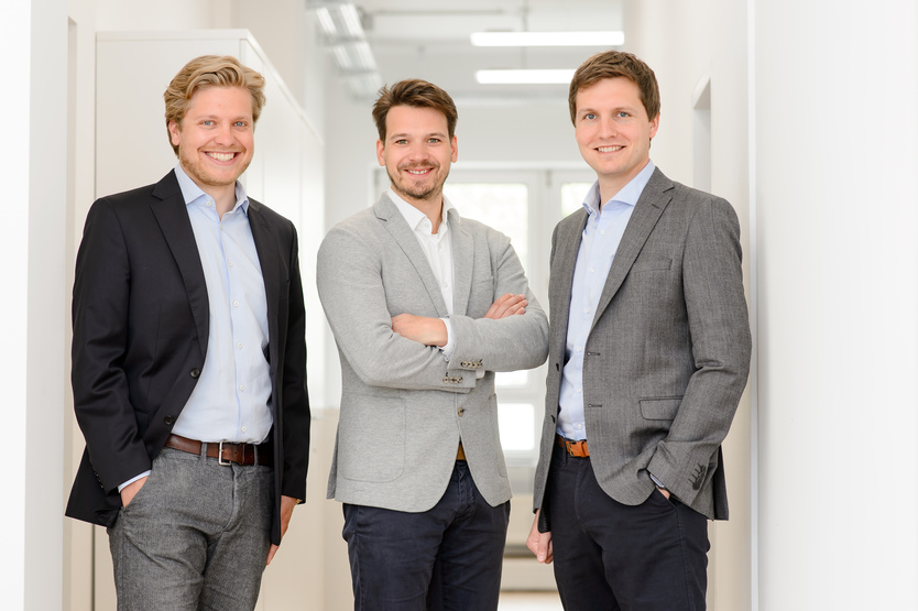 Dieses Bild zeigt die drei Gründer des Start-ups TWAICE. Von links nach rechts: Lennart Hinrichs, Dr. Stephan Rohr & Michael Baumann