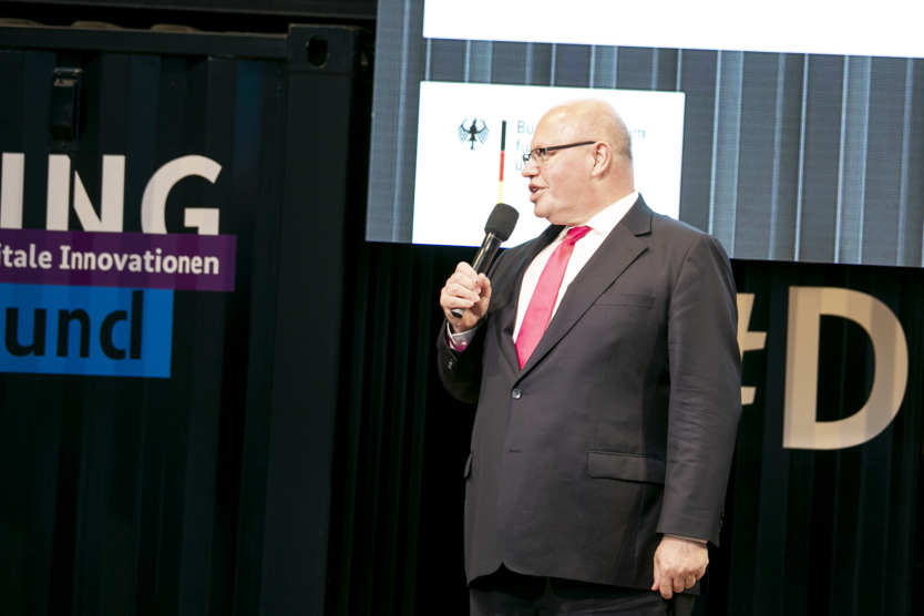 Dieses Bild zeigt Bundeswirtschaftsminister Peter Altmaier bei einer Ansprache auf der Cebit 2018.