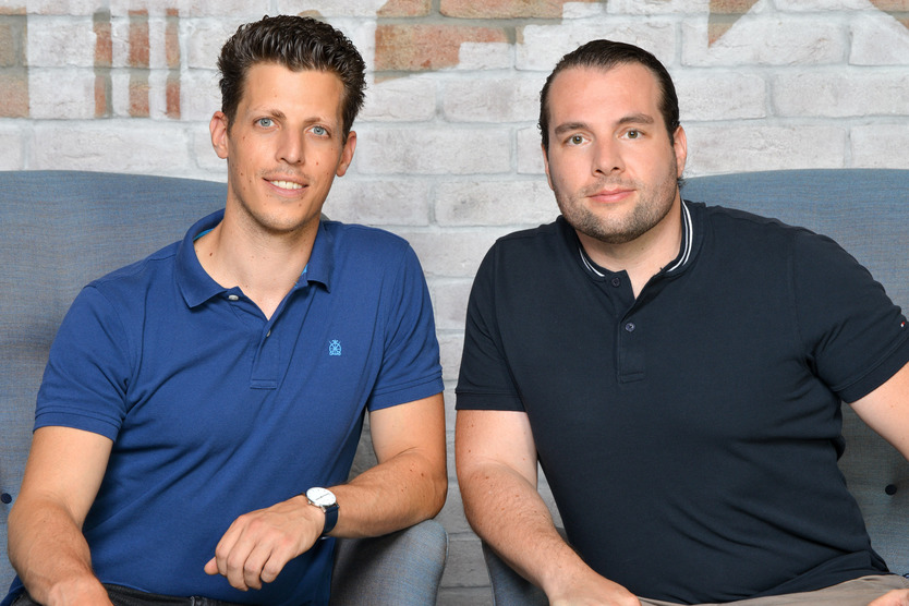 Dieses Bild zeigt die beiden Gründer des Start-ups Stackfuel, Leo Marose und Stefan Berntheisel.
