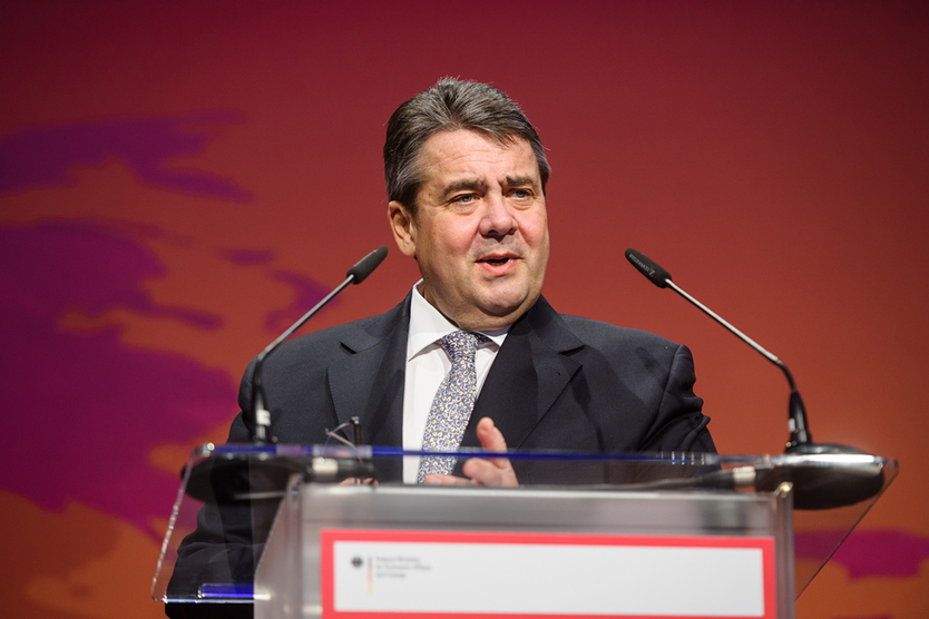 At the symposium entitled ‘Modernising Germany – Innovation Agenda #de2025’, Federal Minister Sigmar Gabriel joined with ten pioneering experts from the fields of science, business and politics; source: BMWi/Maurice Weiss