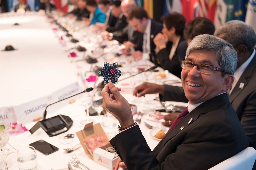 Prof Dr Yaacob Ibrahim, Minister for Communication and Information of Singapore showing round Calliope mini. This mini computer is distributed to third-graders across Germany free of charge.